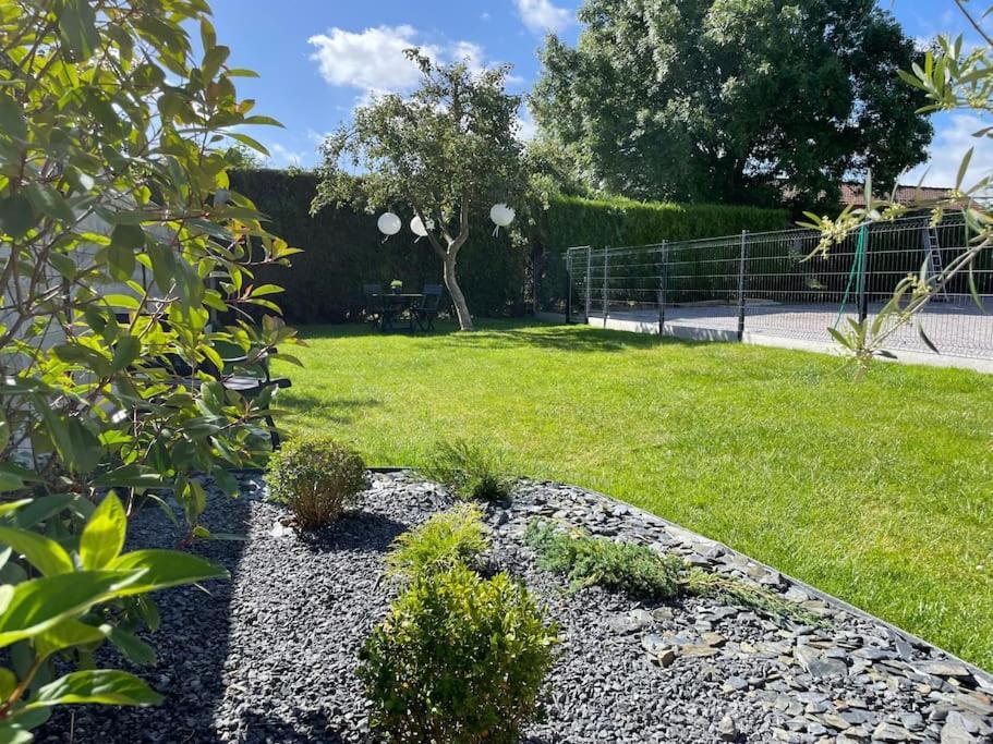 Le Clos Des Glycines Saint-Martin-Lez-Tatinghem Exteriör bild